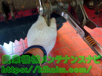 フリーナイフとボルトの固着を剥がす１