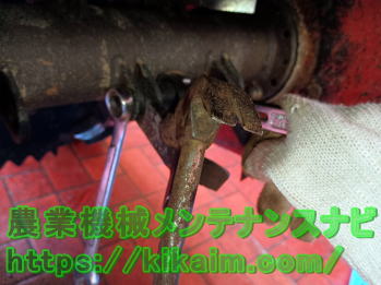 フリーナイフとボルトの固着を剥がす２